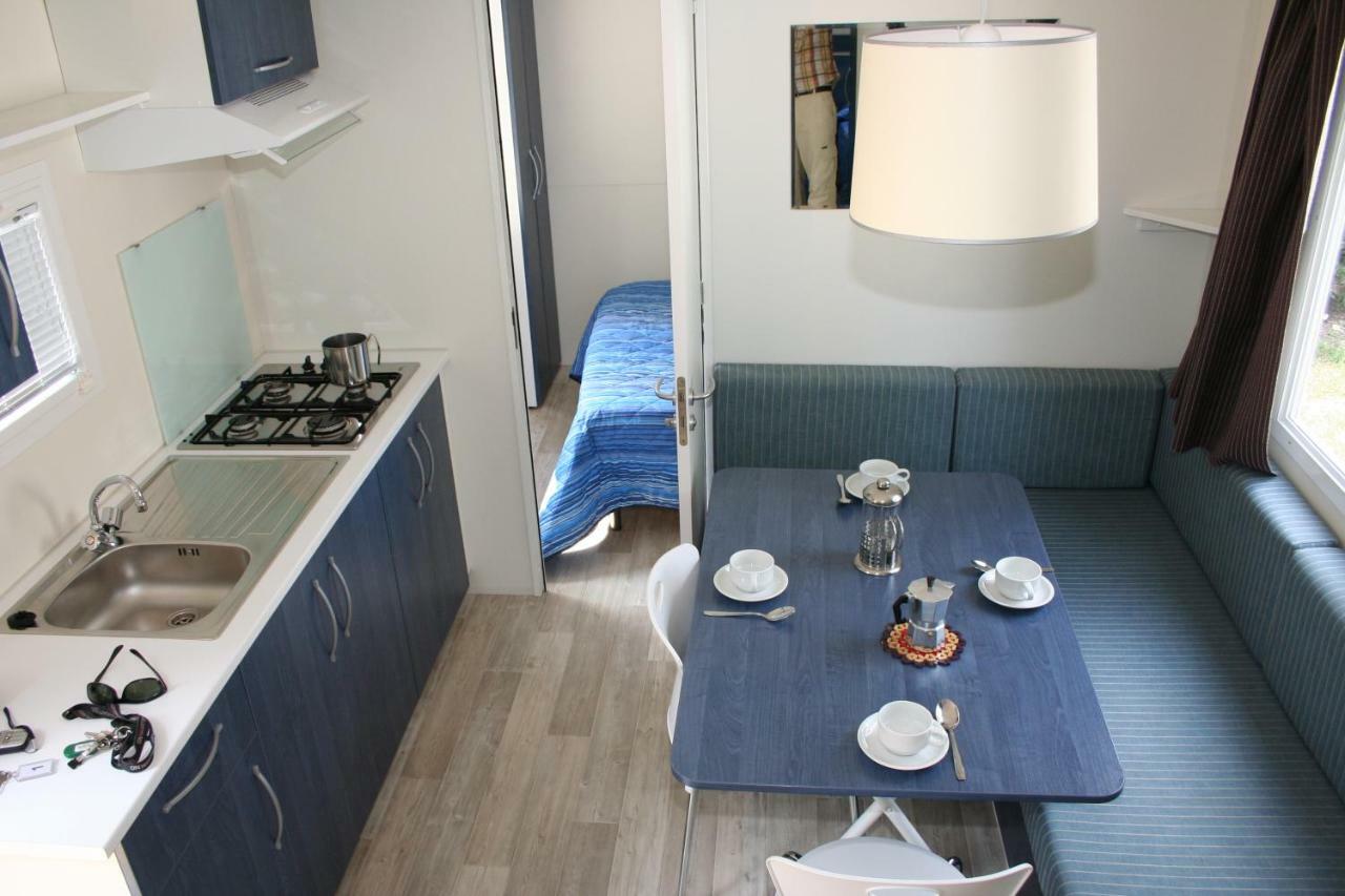 Happy Camp Mobile Homes In El-Bahira Camping Village San Vito Lo Capo Exteriör bild